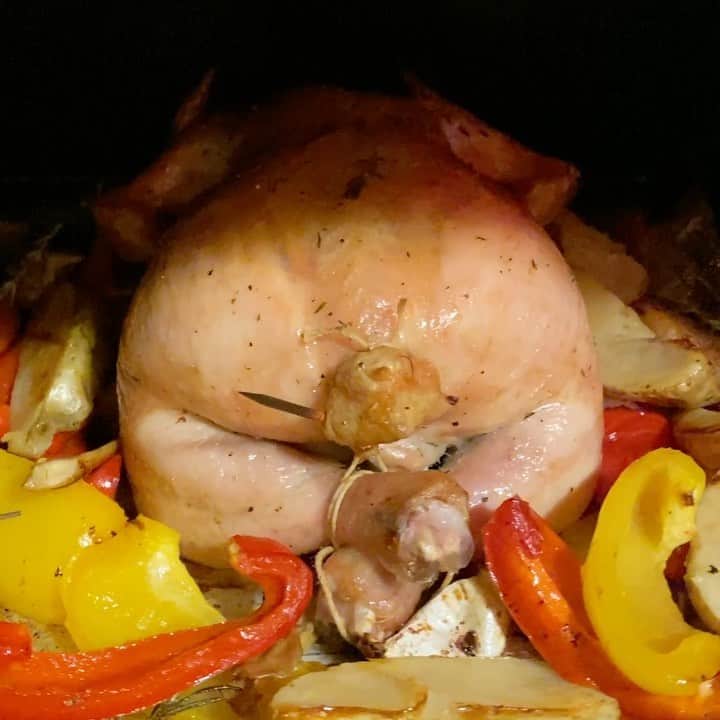 松永俊弥のインスタグラム：「Happy Christmas🎄😋  #christmas #roastchicken」