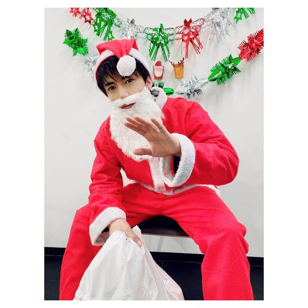 岸本勇太さんのインスタグラム写真 - (岸本勇太Instagram)「この時期の再配達は受け付けておりましぇん🎄🎁  #merrychristmaseve」12月24日 21時27分 - yuta_kishimoto