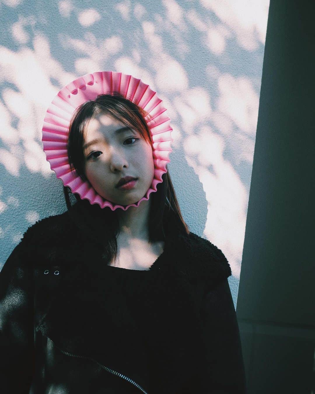 のインスタグラム：「. . . ゆずシトラスTEEって果肉増量できるんですね🍊 . . 前髪カット..トヲル model..yuka . . #トヲルplus  #シャンプーハット #シャワーハット #顔ハメ撮り #顔ハメ #顔ハメパネル」
