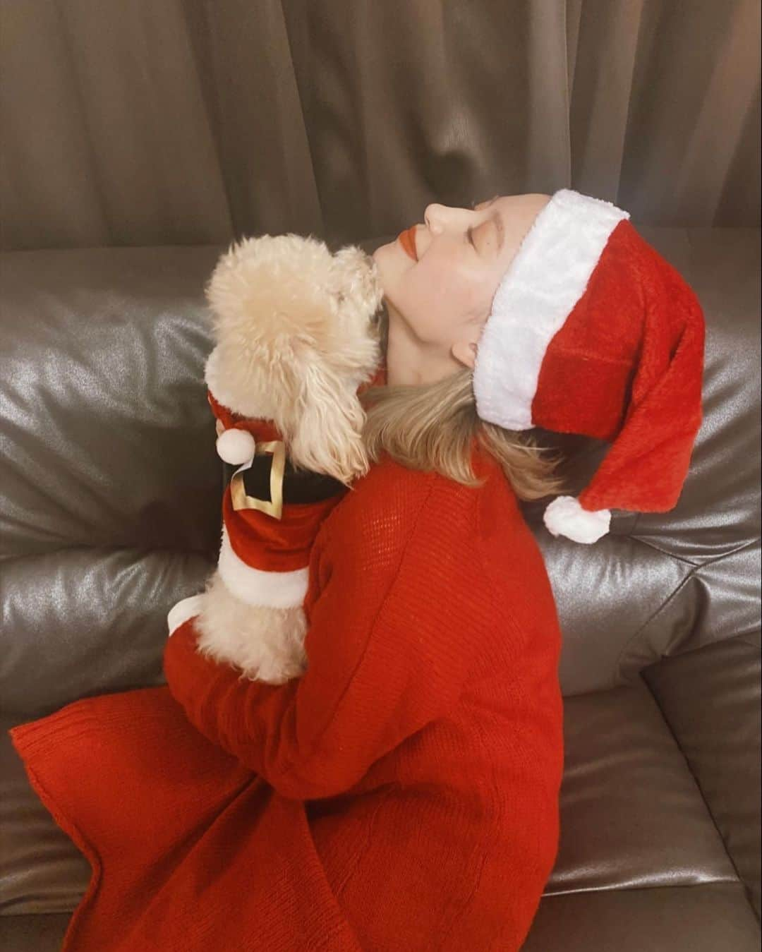 杉本美穂さんのインスタグラム写真 - (杉本美穂Instagram)「・ ・ Merry Christmas Eve🎄🎅🎁 23歳でサンタ帽子かぶりました。笑」12月24日 21時46分 - sgmt_miho