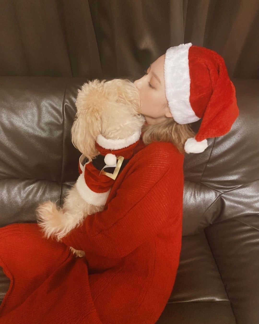 杉本美穂さんのインスタグラム写真 - (杉本美穂Instagram)「・ ・ Merry Christmas Eve🎄🎅🎁 23歳でサンタ帽子かぶりました。笑」12月24日 21時46分 - sgmt_miho