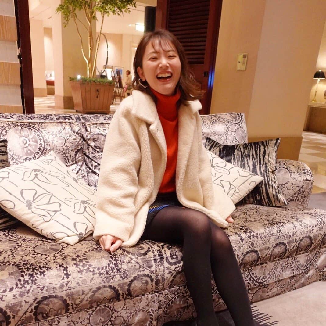 的場絢香さんのインスタグラム写真 - (的場絢香Instagram)「*﻿ ﻿ Christmas eve🎄❣️﻿ 皆さんいかがお過ごしですか♩﻿ ﻿ クリスマスカラーの洋服きて﻿ にっこにこ〜！ ﻿ coat :﻿ #tommorowland  knit :﻿ #uniqlo  skirt :﻿ #aliceandolivia  shoes :﻿ #beams  pierce :﻿ #tiffany  ﻿ _ _ _ #クリスマスイブ  #マトバ服」12月24日 21時46分 - ayaka_matoba