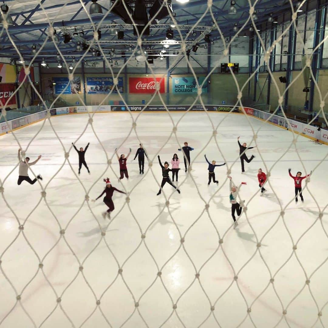 Phil Harrisのインスタグラム：「Wishing everyone a wonderful Christmas🎄🎅🏼⛸❄️✨ Sending as much positive energy to everyone as we can!!!!  ❤️ love to you all! #merrychristmas  @nat_ice_centre @nottinghamarena  . . . #Christmas #christmasskate #fun #games #festive #happiness #happy #joy #iceskating #figureskating #teamwork」