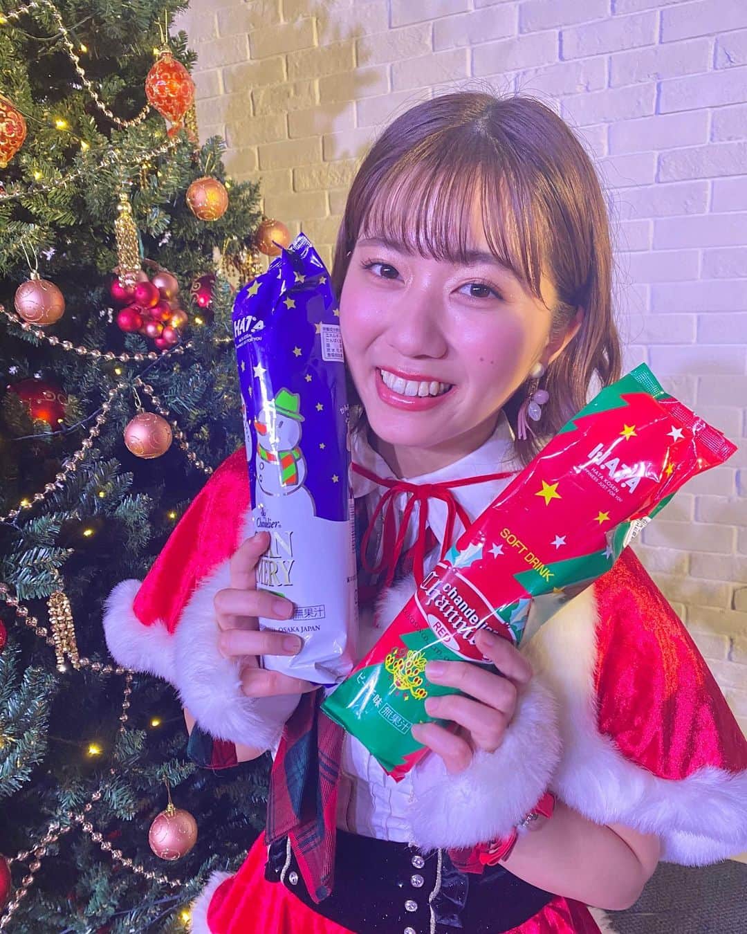 清水麻璃亜のインスタグラム：「* 今年のクリスマスイブはアンバサダー３人で、スモールワールズでライブでした🎄 楽しかった〜！今年もファンの皆さんと過ごせて嬉しかったです☺︎ シャンメリーかわいい🥂笑 皆さん、素敵なクリスマスを♪♪」