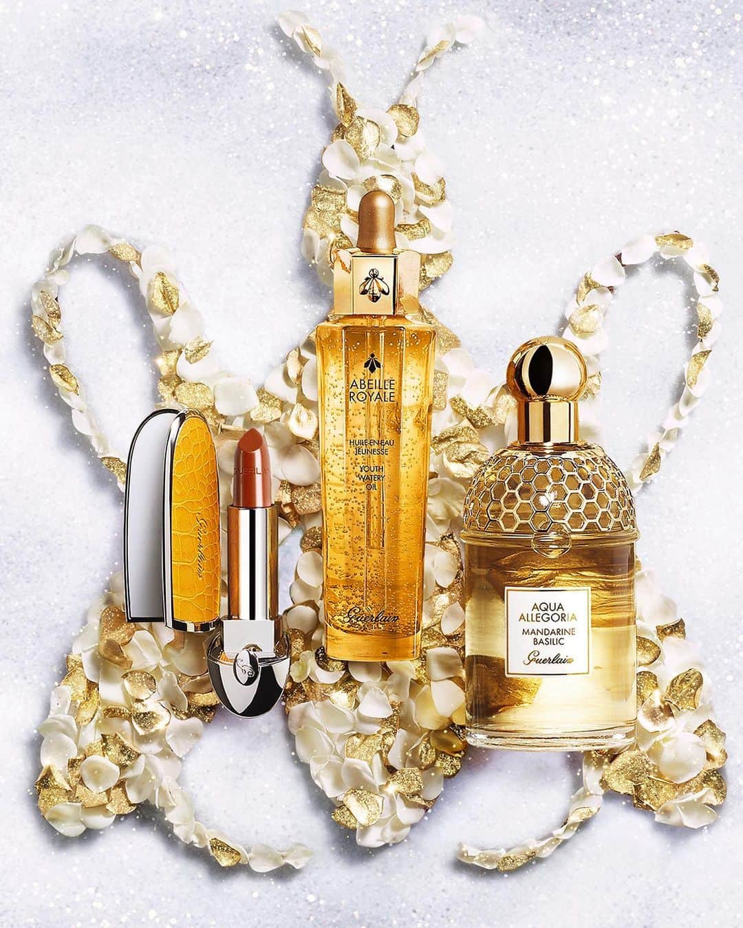 LVMHさんのインスタグラム写真 - (LVMHInstagram)「​  For the Holiday season, LVMH and its Maisons know no shortage of creativity when it comes to bringing a joyful end of year to you and your loved ones.​​  @guerlain brings sustainable beauty to the Holiday season with festive treats inspired by Mother Nature.​​  #Guerlain​ #LVMH」12月24日 21時49分 - lvmh