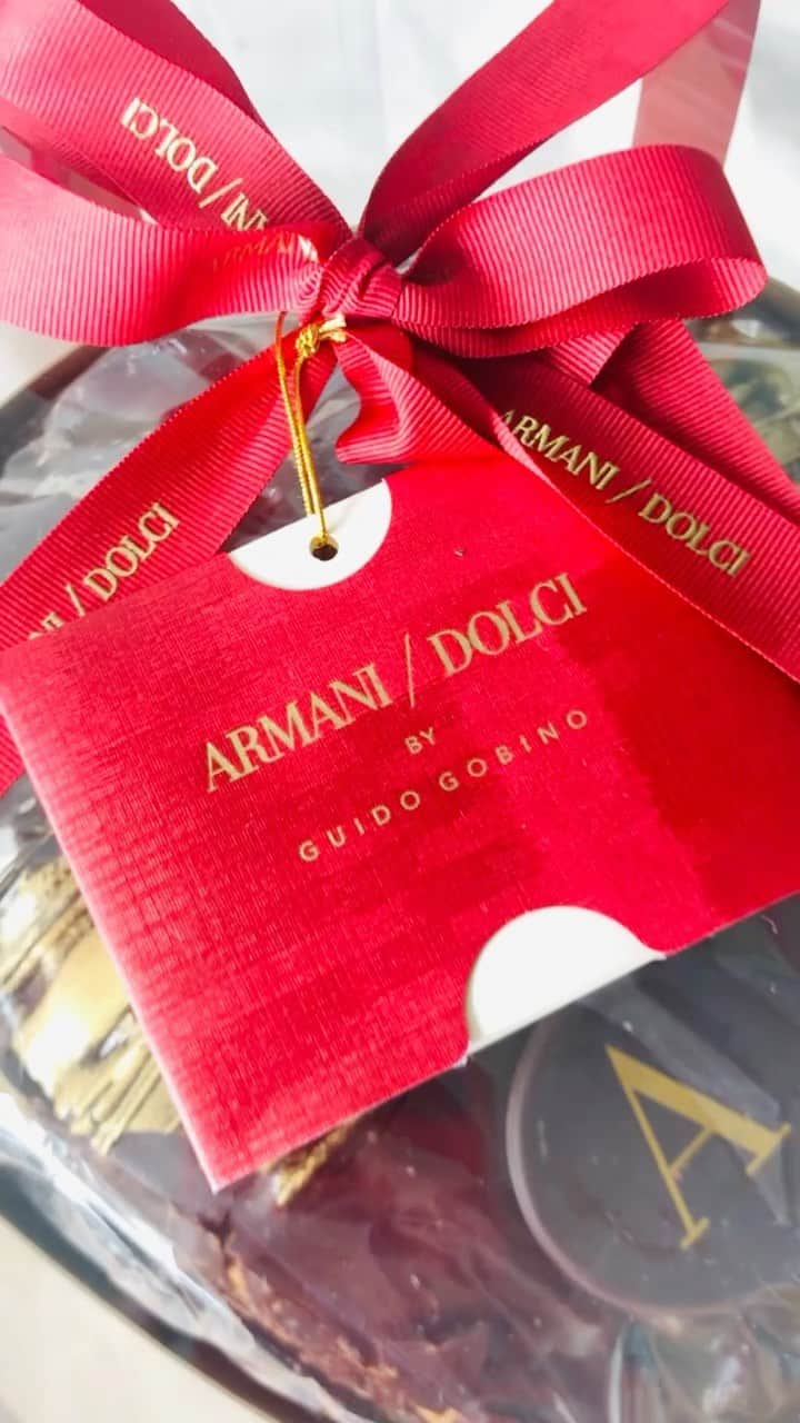 Lee Oliveiraのインスタグラム：「Surprise delivery from Milan. This will definately  go down well for Christmas.  Grazie Mille @giorgioarmani 🎄❤️  . . . . #guidogobino #armanidolci」