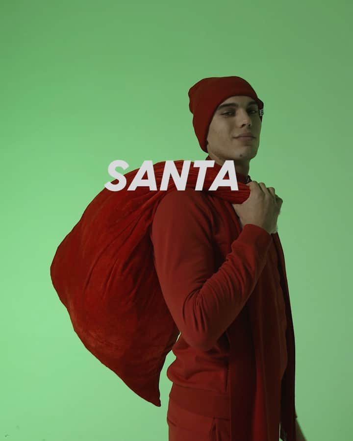 ダーク ビッケンバーグのインスタグラム：「And the winner is.... Meet the new Bikkembergs’ Santa Claus.  #DirkBikkembergs #Bikkembergs #ChristmasWithBikkembergs #SantaWearsBikkembergs」