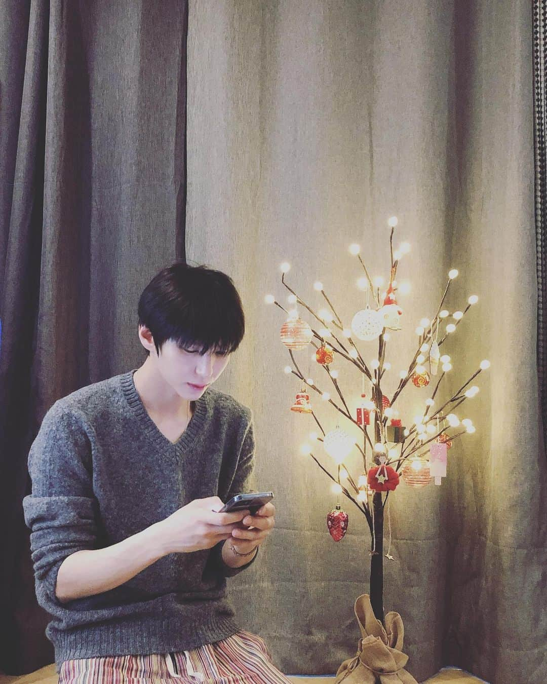 レオさんのインスタグラム写真 - (レオInstagram)「Merry Christmas Eve⭐️ 혼자하는 불멍이 또 좋다고 해서..😶 마음이 유난히 추운 크리스마스지만 모두 행복하길」12月24日 21時52分 - leo_jungtw