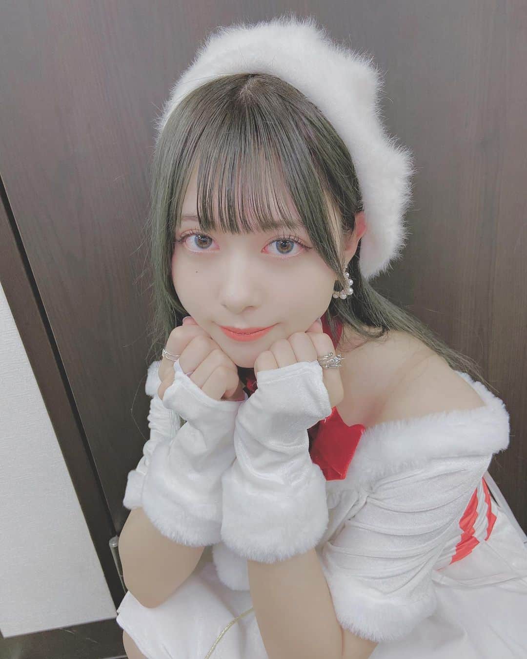 羽島めいのインスタグラム：「僕めいりん！ギューッと抱きしめて🥕  #クリスマス #クリスマスイブ」