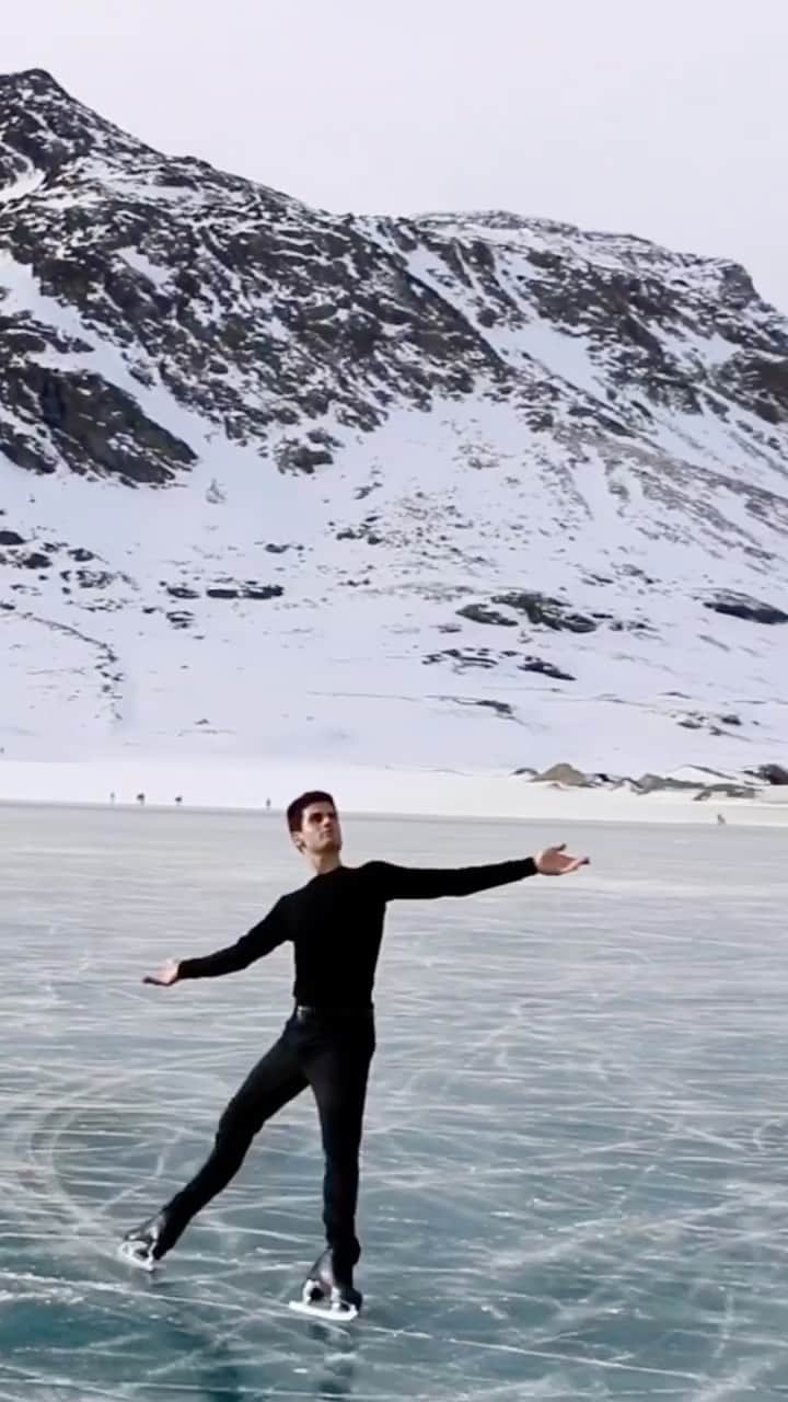 ハビエル・ラジャのインスタグラム：「This time of the year ❄️ ⛸🇨🇭 Can’t wait to go back!   @graffigure @fedhielo @fmdinv @hieloespanol @deportegob @coe_es @olympics @olympicchannel @athlete365」