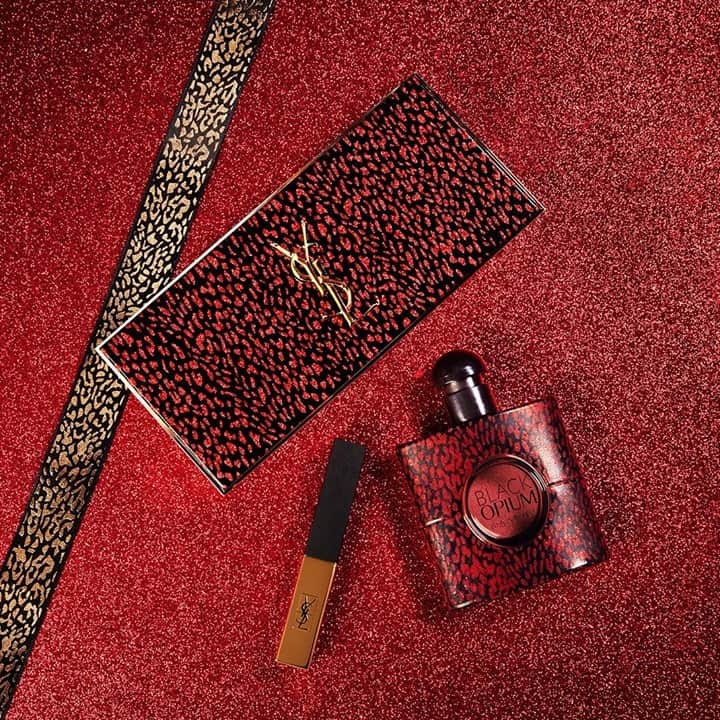 Yves Saint Laurent Beautyさんのインスタグラム写真 - (Yves Saint Laurent BeautyInstagram)「Meet your partners in crime for the ever lasting holiday nights. Get the wildest make up looks with the COLOUR COUTURE CLUTCH LIMITED EDITION, get them addicted with the boldest coffee floral scent and kiss them goodnight with the provocative lip icon: ROUGE PUR COUTURE THE SLIM. BLACK OPIUM EAU DE PARFUM LIMITED EDITION #yslbeauty #blackopium #theslim #ccc #giftwildly」12月24日 21時58分 - yslbeauty