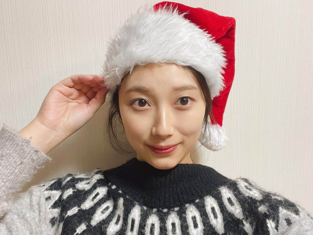 辻沙穂里のインスタグラム：「. お久しぶりです😊 皆さま素敵なイブをお過ごしください🎄✨」