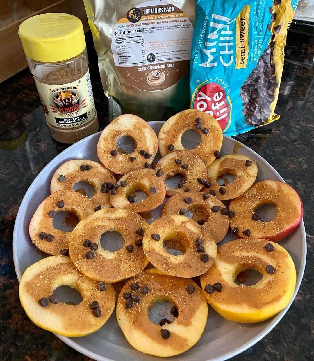 Flavorgod Seasoningsさんのインスタグラム写真 - (Flavorgod SeasoningsInstagram)「Healthy snack! Topped with Flavorgod Buttery Cinnamon Roll by customer @lacey_crow⁠ -⁠ Try the dessert toppers on:⁠ 🍩 Pancakes⁠ 🍓 Fresh Fruit⁠ 🍴 Substitute in Baking dishes⁠ 🍞 Toast⁠ 🍩 Bagels⁠ 🍶 Shakes⁠ 🍨 Homemade Ice Cream⁠ 🍿 Popcorn⁠ 🍧 Yogurt⁠ 🍩 Protein Shakes⁠ -⁠ Click link in the bio -> @flavorgod  www.flavorgod.com⁠ ⁠」12月24日 22時01分 - flavorgod