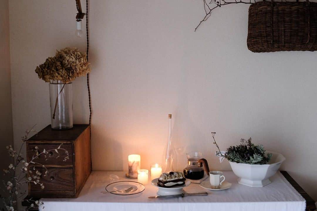 maggydaisyのインスタグラム：「_  𓐬 𓐬 𓐬  #candle #card_ya #黒川登紀子 #antiques」