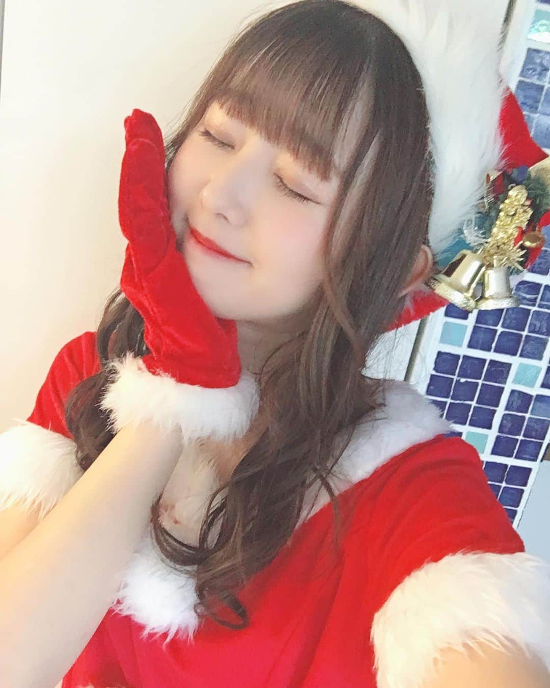 熊沢世莉奈さんのインスタグラム写真 - (熊沢世莉奈Instagram)「HappyMerry Christmas🎅🏻🎄🎁✨  サンタさん来てくれるかなぁ？😳」12月24日 22時05分 - kuma_0417