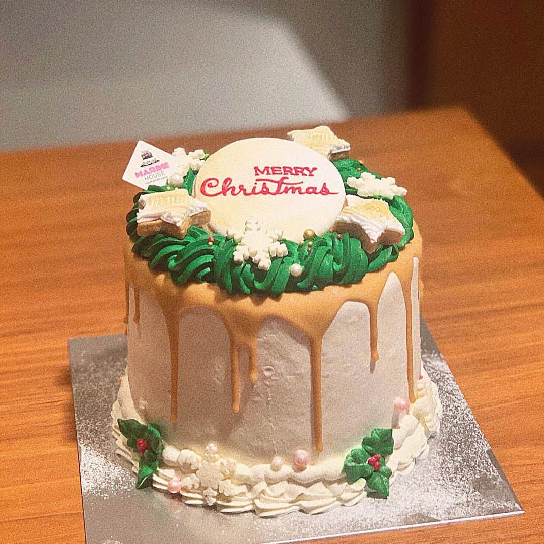 中村優さんのインスタグラム写真 - (中村優Instagram)「Merry Christmas🎄🎅 いつもは近所のケーキ屋さんor手作りだけど今年は可愛いやつオーダーしてみた❤️」12月24日 22時18分 - nkmr_yu
