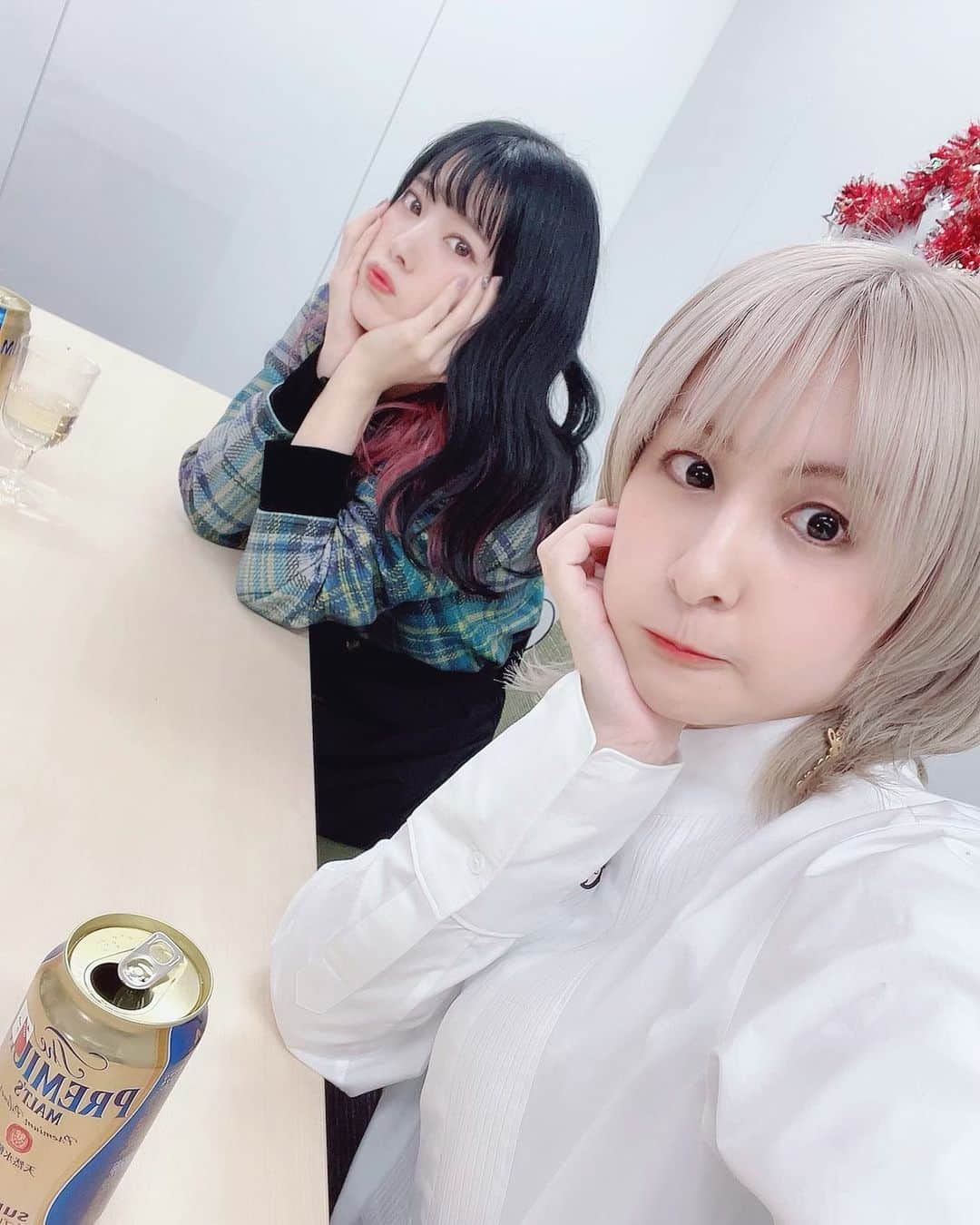 吉田有里のインスタグラム：「年内ラストの#こちみて﻿ ご視聴ありがとうございました〜！！﻿ ﻿ １月からスタートして﻿ ２人して探り探り、ちょっとずつ歩み寄って、﻿ なんとか皆様の応援のおかげで、この２０２０年を走り抜けることができました。﻿ 本当にありがとうございます、感謝ばかりです。﻿ ﻿ 画面を通して皆さんとイブ🎄に大騒ぎできて、﻿ ビール🍺でちえみと乾杯できて、﻿ ちょーーー楽しかったです！！ありがとうございました！！﻿ ちえみ、ビールごちそうさま！！笑﻿ ﻿ おまけの収録も、めっちゃ楽しかったので﻿ 皆様楽しみにしててください☺️﻿ ﻿ そしてよければ私たち２人に﻿ 来年もお付き合いよろしくお願いします！﻿ ますます楽しい放送に出来るように、ちえみとがんばります✨﻿ ﻿ ﻿ #田中ちえ美 #ちぇみー #ゆーきち﻿ #こちみて #吉田有里と田中ちえ美の仲間になりたそうにこちらを見ている ﻿」