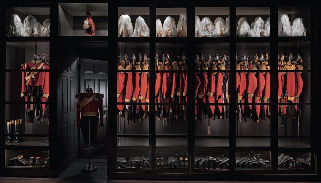 ギーブス&ホークスさんのインスタグラム写真 - (ギーブス&ホークスInstagram)「The Robert Gieve room at No.1 Savile Row.  Current uniforms of the Honourable Corps of Gentleman at Arms.  #GievesandHawkes #Uniforms #Heritage #SavileRow」12月24日 22時24分 - gieveslondon