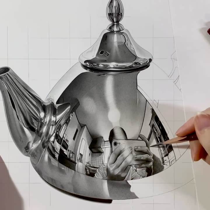 大森浩平のインスタグラム：「Pencil Drawing a Teapot. 鉛筆でティーポットを描きました。  Uploaded a making video in YouTube. Link URL is in my profile. YouTubeに制作過程をアップしました。 プロフィールのURLから！  Please check out ↓ YouTube：大森 浩平・Kohei Ohmori Twitter：kohei6620  #ティーポット #ステンレス #teapot #pencildrawing #drawing #hyperrealism #realism #illustration #metallic #artwork #sketch #dessin #art #スーパーリアリズム #イラスト #デッサン #スケッチ #アート #鉛筆画 #写実画 #鉛筆 #絵」