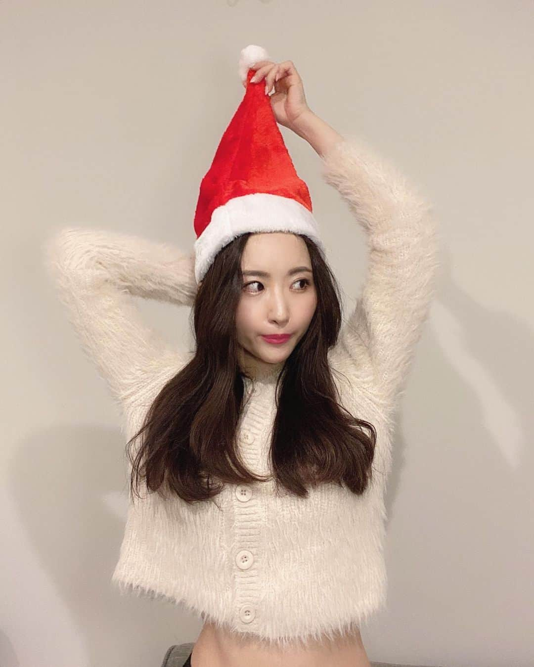 岩井ひかるのインスタグラム：「Merry Christmas🎄 サイン会ありがとうございます。 Be your self 初めて流したんだけどどーだった？ 感想くれたらうれしいな^ ^ みんなで楽しめてよかった いいクリスマスにしてね♡  #クリスマス」