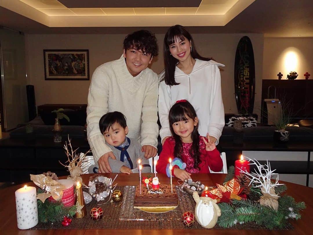 嵜本将光 のインスタグラム：「﻿ Happy Merry Christmas Eve﻿🎄 ﻿ ﻿ ﻿ ﻿ ﻿ ﻿ ﻿#christmas  #Christmaseve #christmascake #familyphoto  #family #おうちクリスマス﻿」