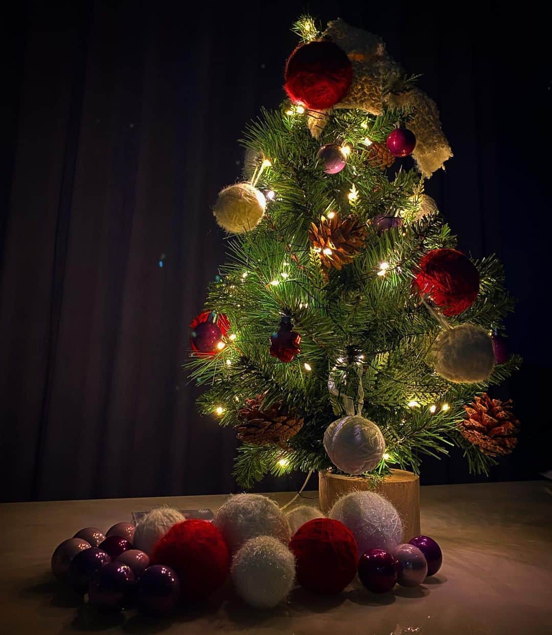 チョン・インソンさんのインスタグラム写真 - (チョン・インソンInstagram)「🌬 Merry Christmas 🎄 . 행복한, 따뜻한 크리스마스 보내요💕」12月24日 22時35分 - jung_insun.gram