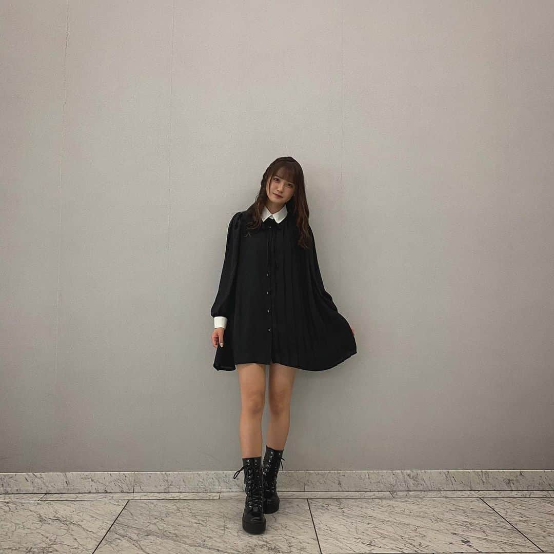 中野愛理さんのインスタグラム写真 - (中野愛理Instagram)「この間の私服。 　　　　　 　　　　　 #らぶこーで👗 #ootd #fashion #ワンピース  #ハーフプリーツ #jouetie #bubblestokyo #ブラックコーデ #blackcode #ミニワンピ」12月24日 22時38分 - airi_nakano_