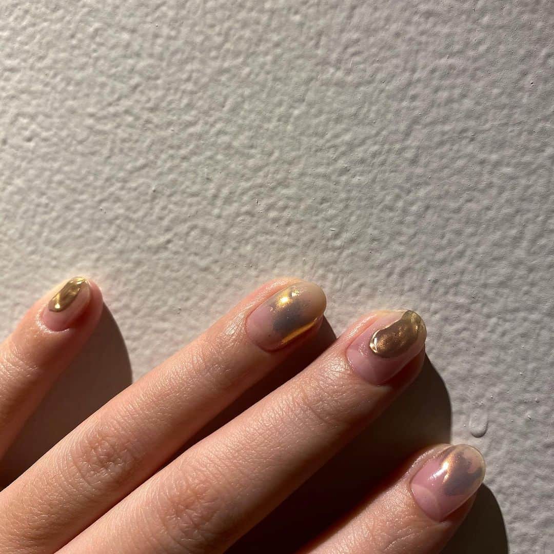 のインスタグラム：「エンボス感がきゃわです💭✨ 上品な一癖は得意分野です🥚  #riririart」