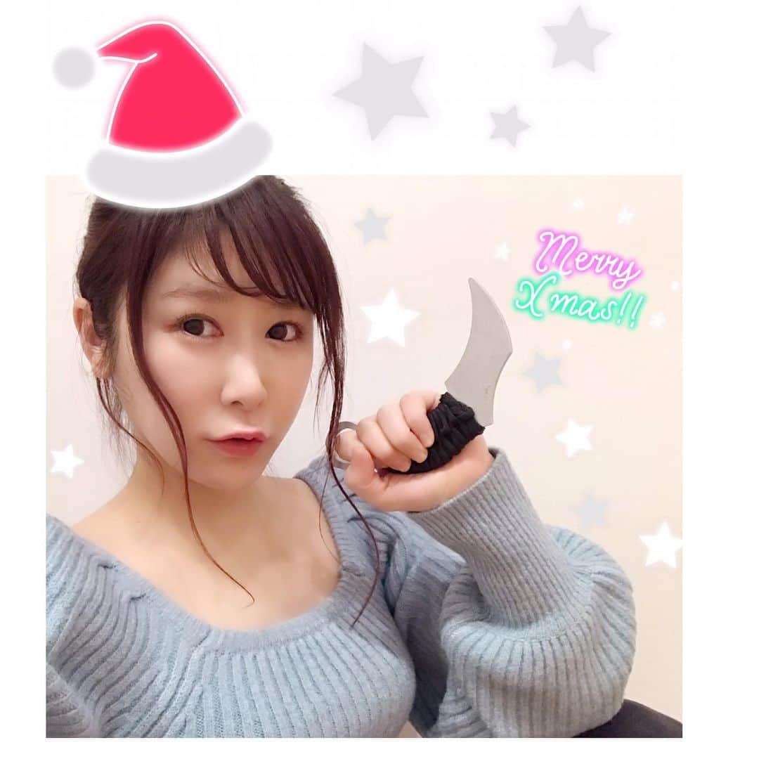 戦え‼︎ぴっちょりーなのインスタグラム：「🎂Merry Christmas 🍗🍷  「なんで帽子が赤いかって？ 返り血をうけても洗濯しなくていいからさっ」 @Deadpool  写真は週一で通ってる武術のお稽古でのパチリ💕  みんなああああステキなクリスマスをすごしてねっ💜  #ダミーナイフ　#トレーニングナイフ  🖤🖤🖤🖤PICCIOLINA☆SCHEDULE🖤🖤🖤🖤    🔫ゲスト出演🔫サバゲーイベント　千葉県 12月27日（日） ジュニアガン サバイバルゲームフィールド ユニオンベース M.E.Tユニオン　  🔫MC出演🔫サバゲー用品の即売会　池袋 2021年3月6日（土） 爆裂祭 @池袋サンシャインシティー  🔫ゲスト出演🔫サバゲーイベント　千葉県 2021年2月21日(日) サバイバルゲームフィールド @アテナ  🔫ゲスト出演🔫サバゲーイベント　千葉県 2021年5月2日(日) サバイバルゲームフィールド @アテナ  🖤🖤🖤🖤🖤🖤🖤🖤🖤🖤🖤🖤🖤🖤🖤🖤🖤 🖤  #airsofter#airsofters#airsoftgun#airsoftguns#ぴっちょりーな #piccholina #airguns#airgun#airsofterphoto#airsofting#airsoftwar#airsoftworld#airsoftjapan#airsoftgirl #airsoft#サバゲー#サバゲー女子 #airsoftgirl」