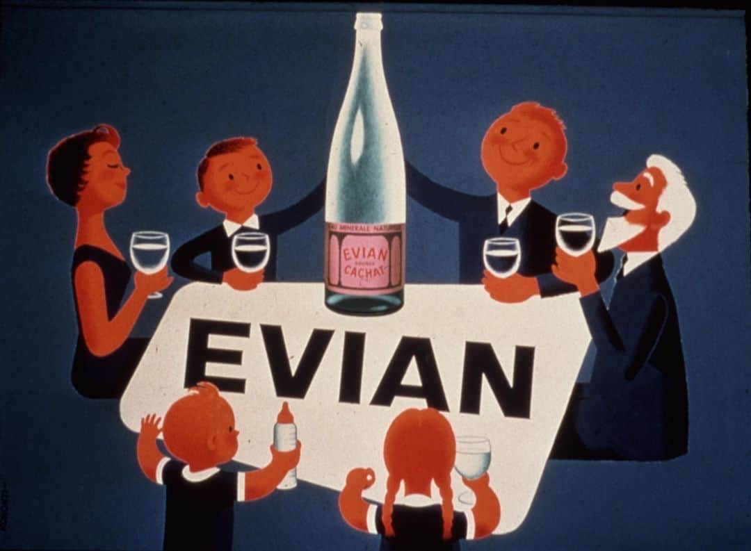evianのインスタグラム：「The holiday season is comprised of precious moments dedicated to togetherness. Moments in which we’re humbled to join you in reunion, celebration and hydration. ✨⁣ ⁣ Even after 230 years, we are proud to keep you hydrated with natural mineral water.​⁣ ⁣ Image from our evian archive ✨ ⁣ ⁣ #evian #evianwater #stayhydrated #positivedrops #archives ⁣」