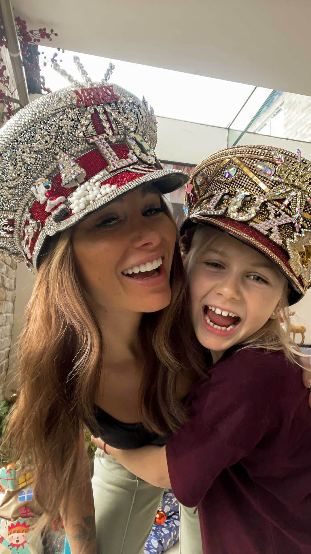 ルー・ティーズデールのインスタグラム：「Bein Christmas Cheryls thanks for our hats @glammyglitterx soooo good 🎅🏼」
