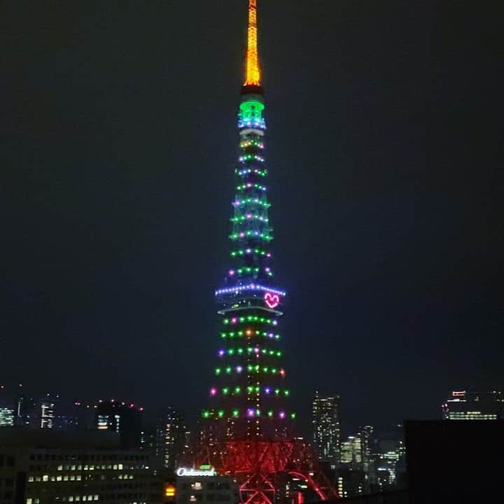 クリスティン・ウェイのインスタグラム：「Merry Christmas 🎄 #2020 #christmas  #merrychristmas #goodnight #2020winter  #tokyotower #東京タワー」