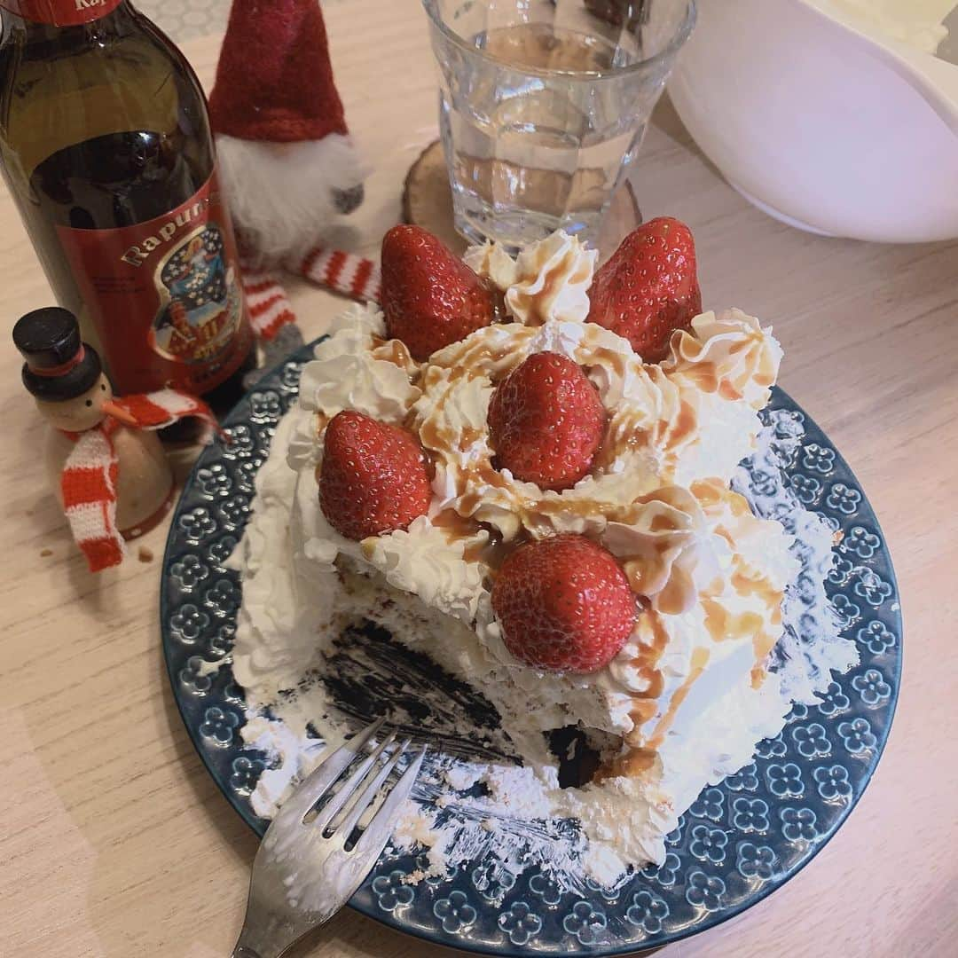 愛野えりさんのインスタグラム写真 - (愛野えりInstagram)「超可愛いケーキつくった🎂🍷 めりーくりますいぶ🎅🏼🎄🎂🍷🎁⛄️🎉」12月24日 22時58分 - ainoeri