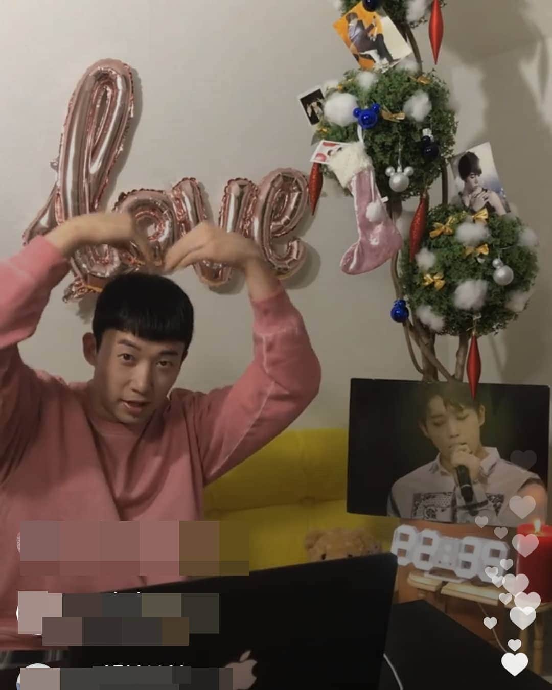 U-KISS（ユーキス）のインスタグラム：「[#훈] 귀여워요...🤭 거꾸로 본방사수! 키스미 여러분들 모두 행복한 크리스마스 보내세요🙏🌲❣  #유키스 #UKISS #HOON」