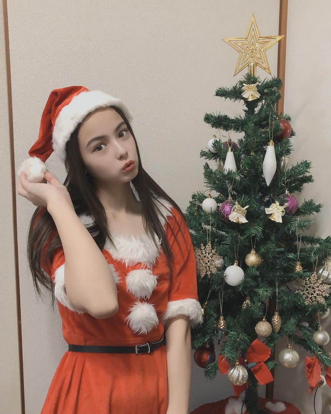 稲垣姫菜さんのインスタグラム写真 - (稲垣姫菜Instagram)「𝑴 𝑬 𝑹 𝒀  𝑪 𝑯 𝑹 𝑰 𝑺 𝑻 𝑴 𝑨 𝑺🎄❄ ・ ・ ・ #クリスマス #クリスマスイブ#メリークリスマス #サンタクロース #サンタコス #クリスマスツリー #christmas #xmas #merychristmas」12月24日 23時17分 - himena_inagaki