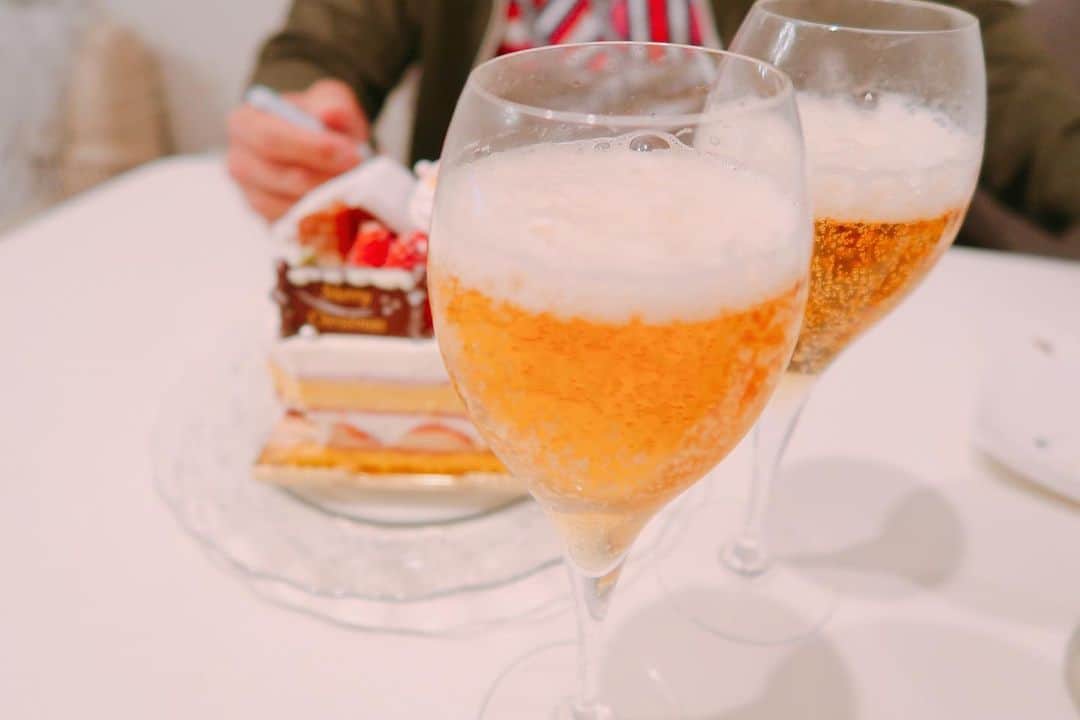 杉岡沙絵子さんのインスタグラム写真 - (杉岡沙絵子Instagram)「＊   Merry Christmas🎄 　 ・ ・ #ケーキは寝かしつけ後の楽しみ♡ #ビールで二次会乾杯」12月24日 23時16分 - saeko_sugioka