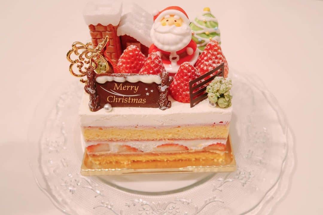 杉岡沙絵子さんのインスタグラム写真 - (杉岡沙絵子Instagram)「＊   Merry Christmas🎄 　 ・ ・ #ケーキは寝かしつけ後の楽しみ♡ #ビールで二次会乾杯」12月24日 23時16分 - saeko_sugioka