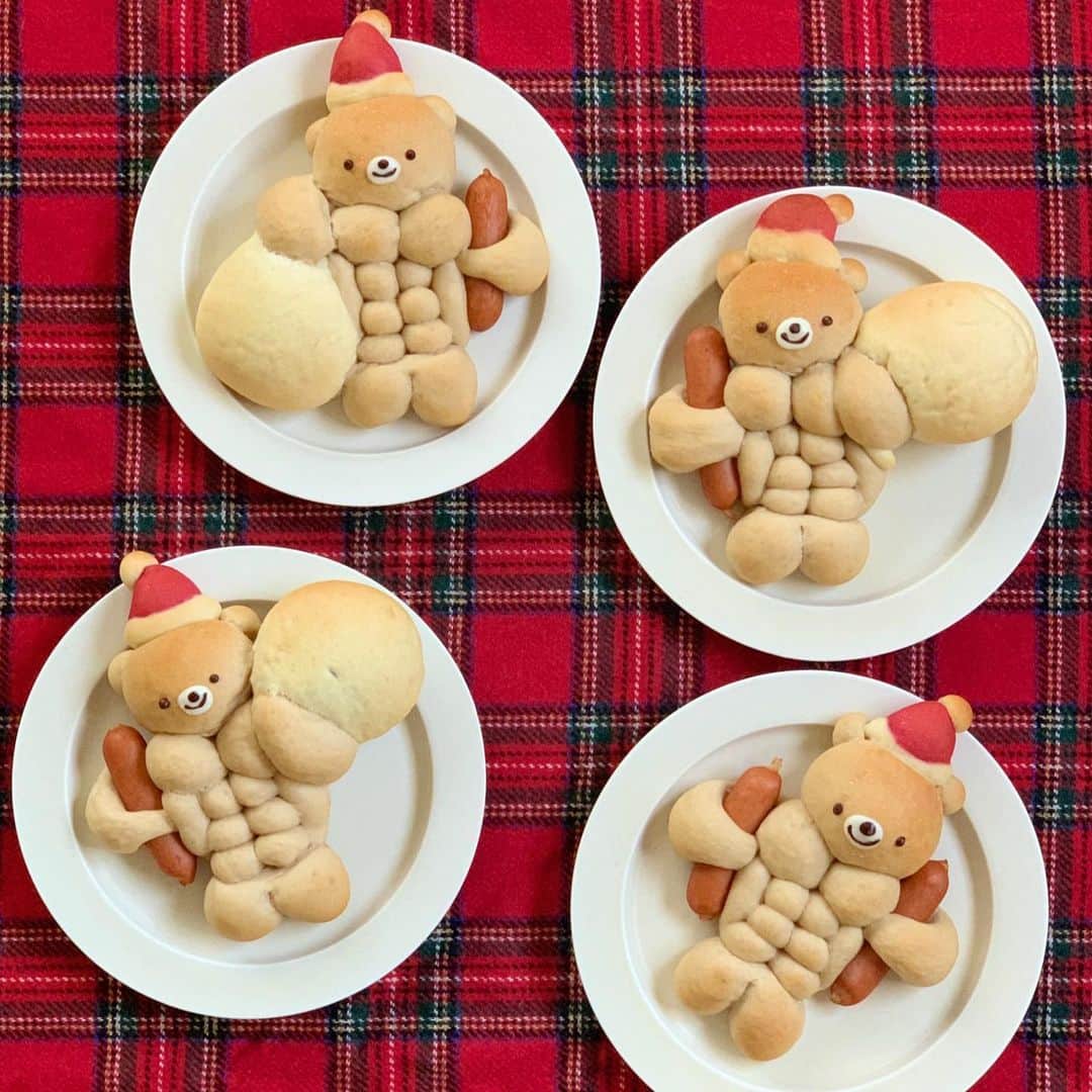 Ranさんのインスタグラム写真 - (RanInstagram)「Merry Christmas 💪✨  筋肉ムキムキくまサンタ♡ 大きな袋の中には、 チョコレートのプレゼントが入っています🍫💕  #bread #muscle #musclegirl #musclebuilding #musclebear #buff #Muscletraining #training #breakfast #santaclaus #christmas #sandwich #筋肉くまパン #手作りパン #パン #筋トレ #筋肉 #マッスル #筋肉パン #筋肉ムキムキくま #ライザップ #肉体改造 #サンタクロース #クリスマスごはん #クリスマスプレゼント #惣菜パン #菓子パン #パン教室 #konel #konelのクリスマス」12月24日 23時26分 - konel_bread