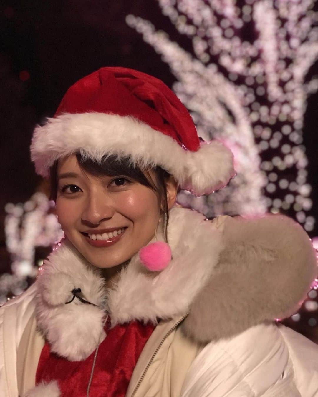 山本里菜さんのインスタグラム写真 - (山本里菜Instagram)「. メリークリスマスイブ🎄 . 今年はサンタのコスプレをしなかったので笑 入社1年目、2年目3年目の写真を振り返ります😂🎄🧑‍🎄 . 皆さんはどんなクリスマスイブをお過ごしですか？☺️♥️ . . #イブ　#クリスマス　#クリスマスイブ　#サンタ　#コスプレ」12月24日 23時20分 - rinayamamoto_0622