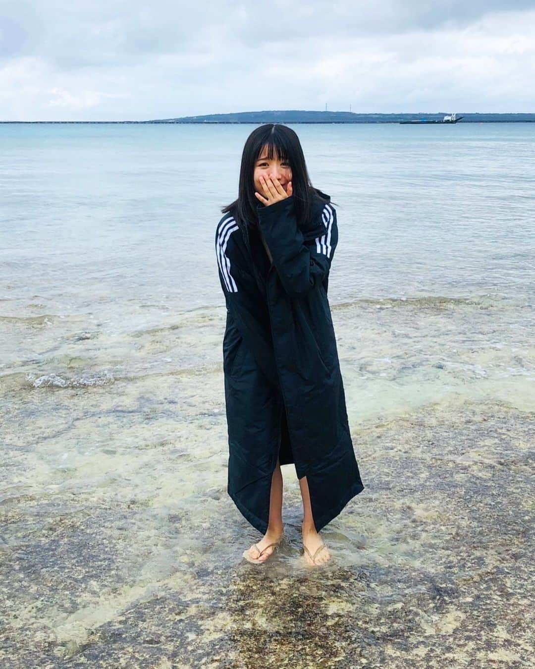 倉沢しえり 海辺ショット