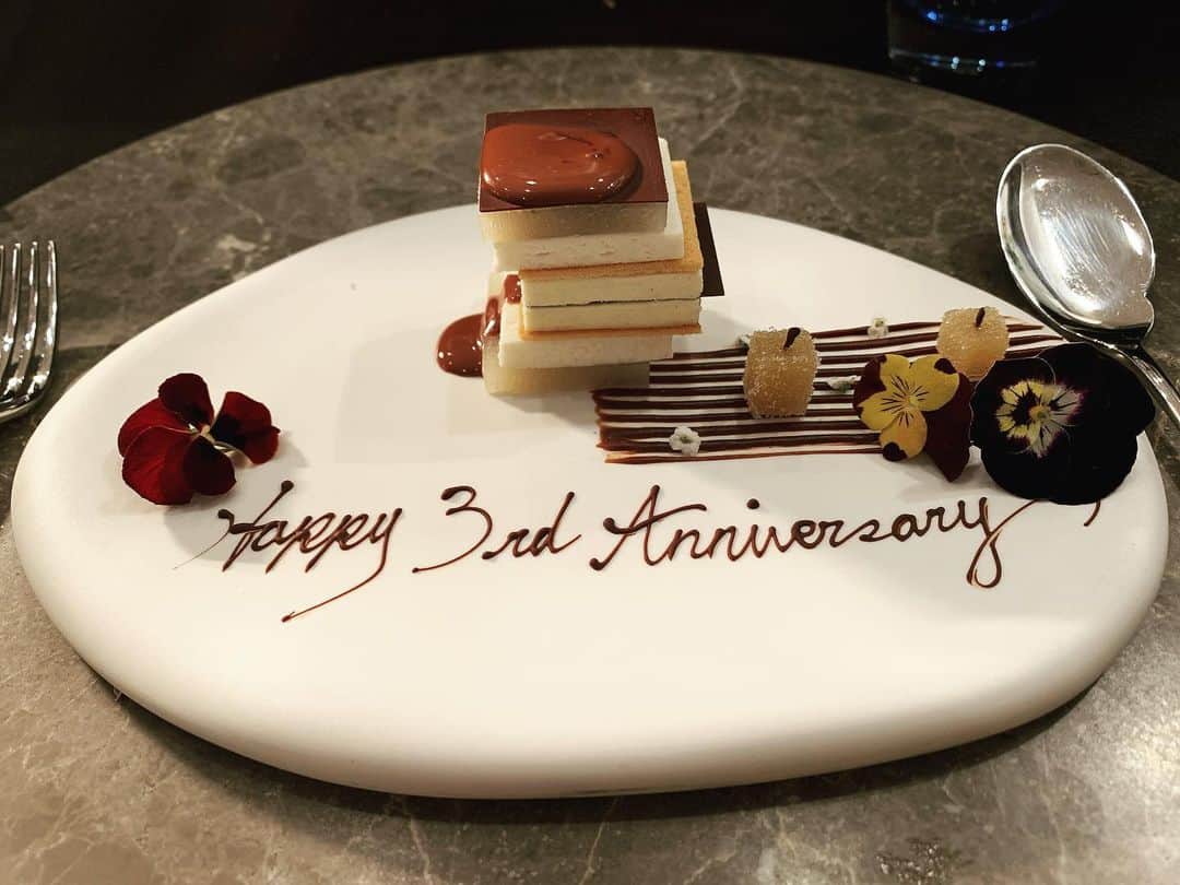 金子栞のインスタグラム：「先日の。 4年目に突入しました☺︎  #結婚記念日 #20201222」