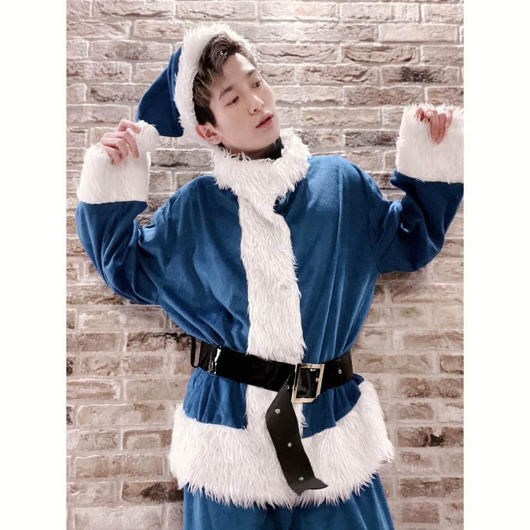 岡田鷹斗さんのインスタグラム写真 - (岡田鷹斗Instagram)「青サンタ🤶💙 Merry X'mas🎄🎁  #クリスマス　#クリスマスイブ #X'mas #青サンタ　#イケメンサンタ　#聖なる夜　#NEVAGIVEUP #ネバギブ #followｍe」12月24日 23時24分 - okada_takato