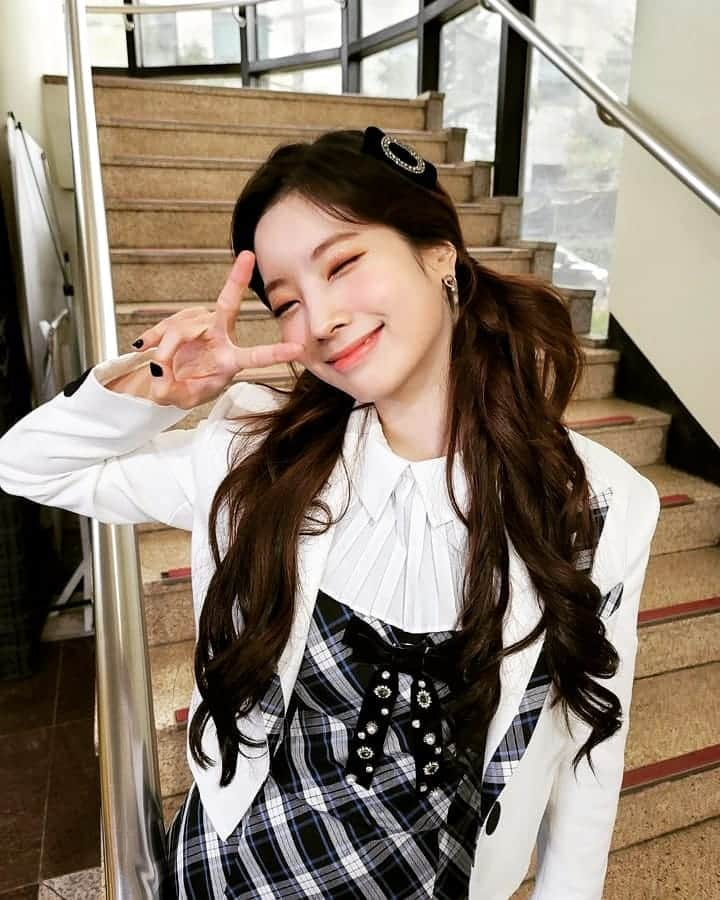 ダヒョンさんのインスタグラム写真 - (ダヒョンInstagram)「Merry Christmas everyone! 🤍」12月24日 23時25分 - dahyun.news