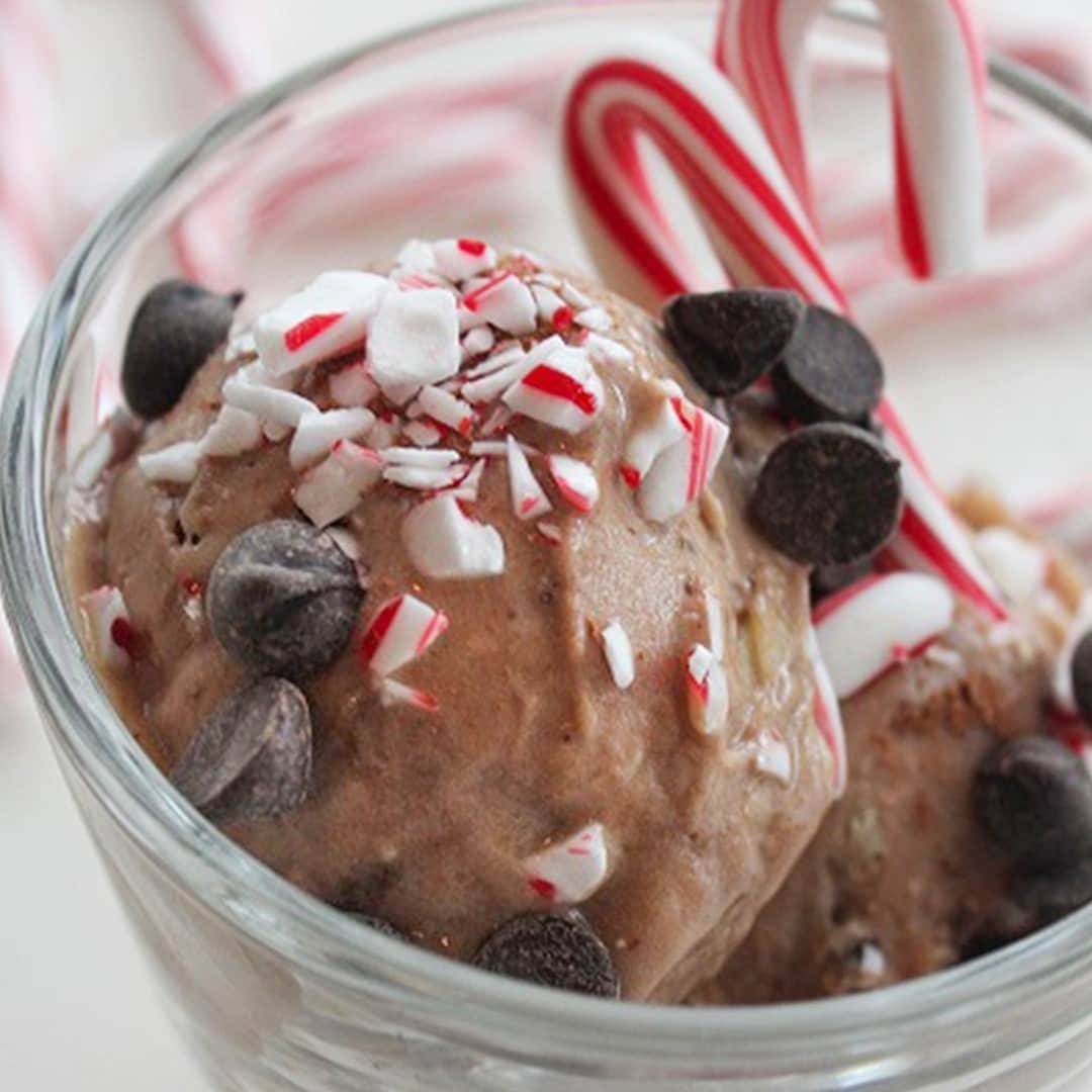 Yonanasのインスタグラム：「Peppermint Cocoa Yonanas is a perfect snack for your holiday movie marathon! The mix of chocolatey Yonanas with the crunch of the candy canes makes for a satisfying sweet treat.  The recipe comes together in just seconds and you likely have the ingredients on hand already. Click the link in our profile for the full recipe.」