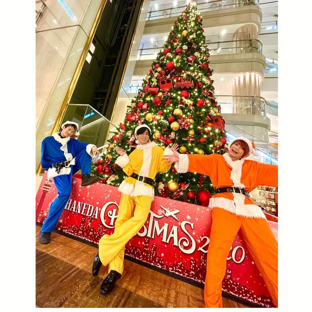 岡田鷹斗さんのインスタグラム写真 - (岡田鷹斗Instagram)「青サンタ💙×黄色サンタ💛　 　　　橙サンタ🧡  #merrychristmas  #xmas  #クリスマス　#イルミネーション　#クリスマスツリー  #NEVAGIVEUP #聖夜 #followme #岡田鷹斗　#安藤裕也　#澁澤克月」12月24日 23時32分 - okada_takato