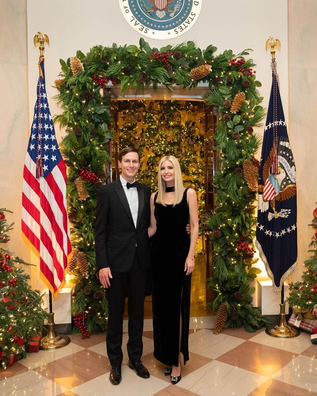 イヴァンカ・トランプさんのインスタグラム写真 - (イヴァンカ・トランプInstagram)「Merry Christmas Eve!🎄」12月24日 23時52分 - ivankatrump