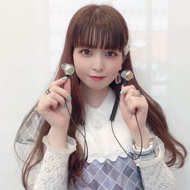 春奈るなのインスタグラム：「LUNA HARUNA ✖️ Just ear  collaboration model is now on sale in Hong Kong 🥰💜💜 Check it out ☺️💜💜💜  Surround yourself with amazing sounds 😌💜💜  Just earのるな氏モデルが、香港でも販売スタートしました🥰💜💜 チェックしてねーー☺️💜💜💜 素晴らしい音の世界に是非包まれてください😌💜💜  https://www.sony.com.hk/justear/?cid=scp-am-4845  #justear  #sony」