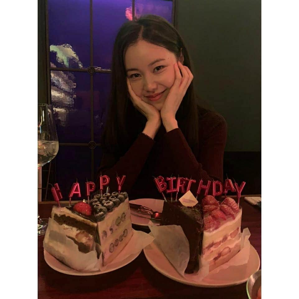 キム・イェウォンさんのインスタグラム写真 - (キム・イェウォンInstagram)「🎂🥂👭💓 #nottoday  :)」12月24日 23時46分 - __kimyewon