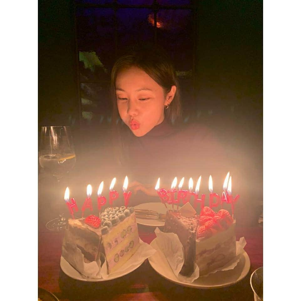 キム・イェウォンさんのインスタグラム写真 - (キム・イェウォンInstagram)「🎂🥂👭💓 #nottoday  :)」12月24日 23時46分 - __kimyewon