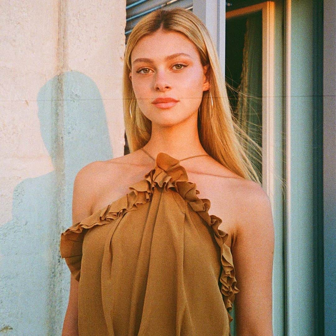 ニコラ・ペルツのインスタグラム：「𝒷𝒶𝒷𝓎」